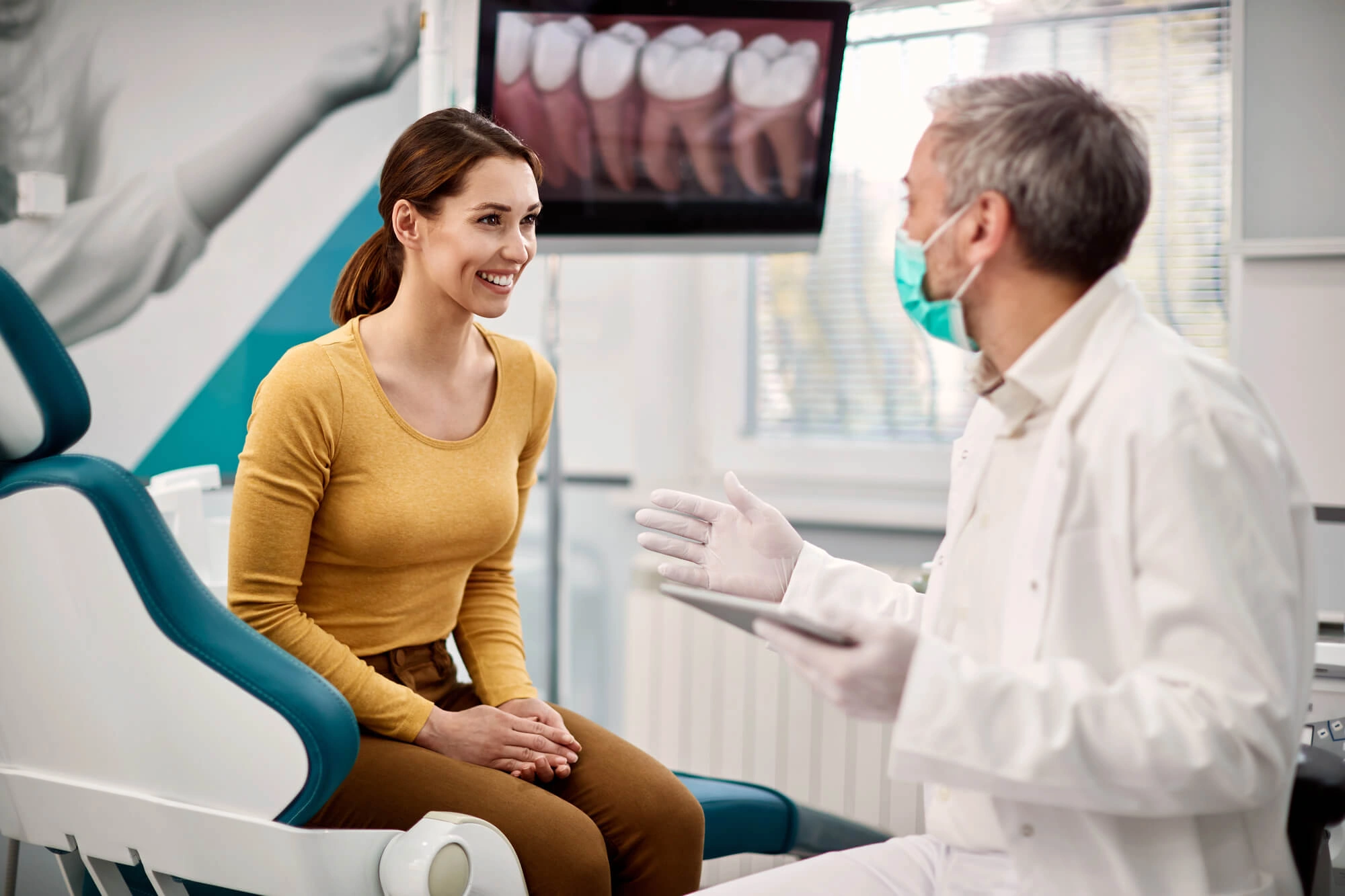 Girl-talking-to-dentist-about-Periodontics-Clawson