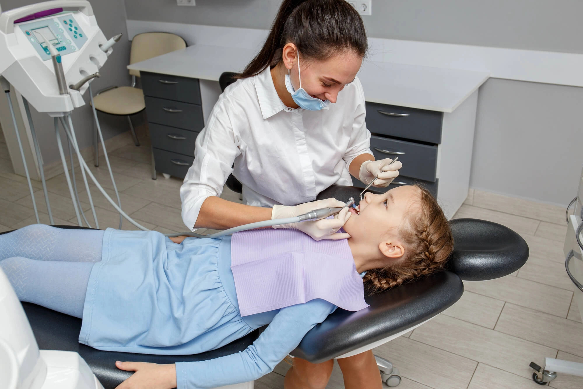 Kid-getting-dental-cleaning-services